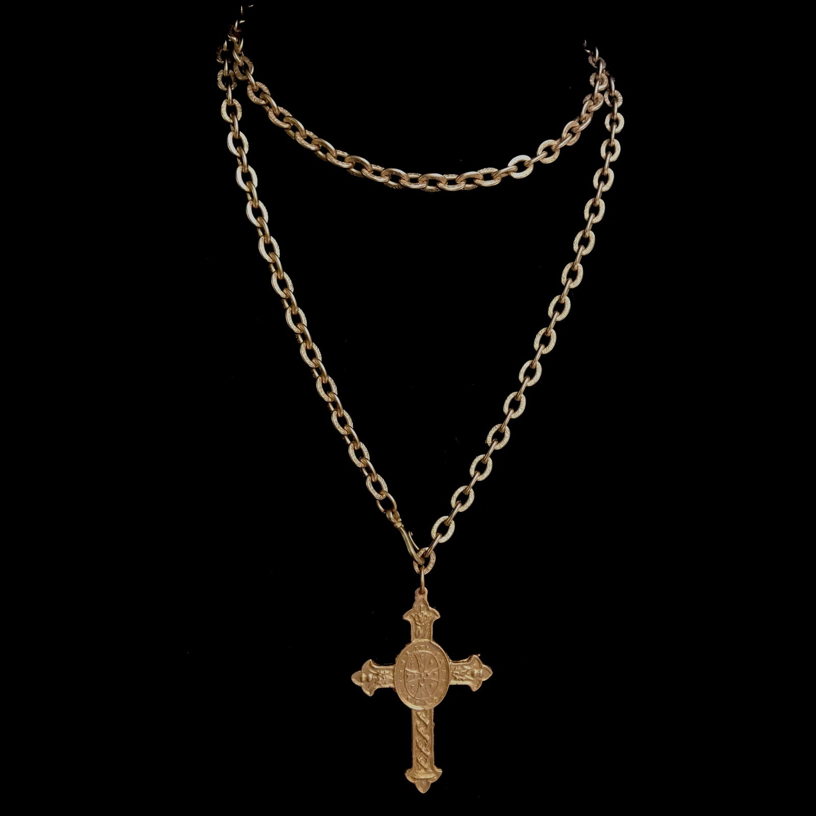 Gold Cross Pendant Jesus Crucifix Frame Italian Figaro Link Chain Gold  Cross Necklace 9K Solid Fine Yellow THA From Fjxp7, $16.34 | DHgate.Com